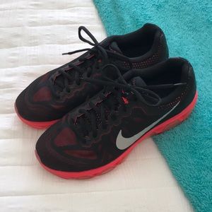NIKE TAILWIND 7